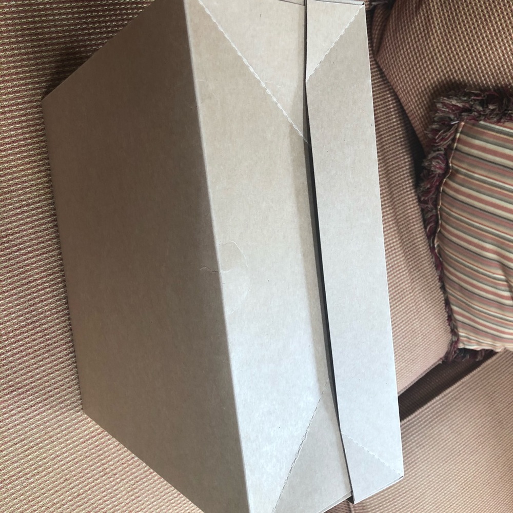 Coach Box - Picture 2 of 3